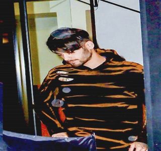 — Se poate afirma cu certitudine faptul că momentul cu pricina îi implementase o grămadă; de stări, toate ducând spre un extaz aparte, dorind a fi simţit încă din prima clipă în care un sărut se petrecuse între cei doi. Cu toate acestea, escapada prin care ambii trecuseră în
