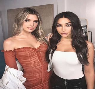 — Replicile destul de agravante dintre Travis și Zayn deși ajung a fi urmărite de aproape toții; amicii lor, primesc un interes și din partea ei, având ba chiar să reacționeze printr-o expresie ce ar fi democrat seriozitate, cu toate că de fapt disputele în grupul lor existau la ordinea zilei.
