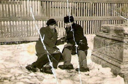 C. Zainescu (dreapta) cu un prieten (1929); Bazargic, 31 decembrie 1929
