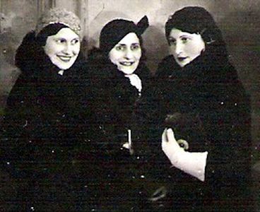 1936 MARIA ZAINESCU INTRE FIICELE SALE, VICTORIA SI RODICA
