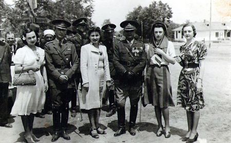 1941 BUC., VASILE SI RODICA RADU (3), ADINA MARINESCU (DR)