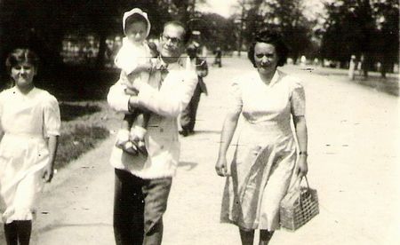 1950.06 BUC., CU TATA SI MAMA