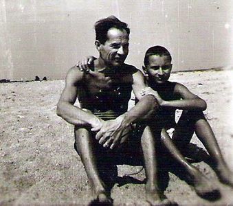 1959.07 COSTINESTI, CU TATA PE PLAJA