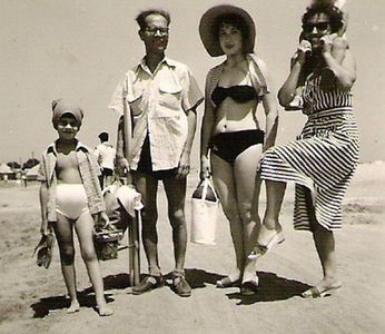 1959.07 COSTINESTI, ILEANA, TATA, MIRELA SI GIGITA CU OANA