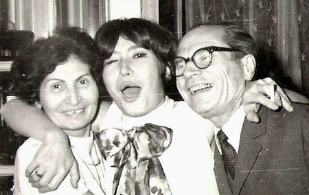 1969.11.23 BUC., RODICA, MIRELA SI TATA LA ANIVERSAREA LUI MAMI