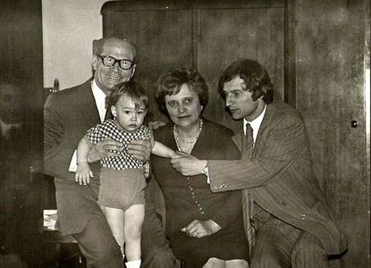 1975.05.01 BUC., CU PARINTII MEI SI CU BUJOREL