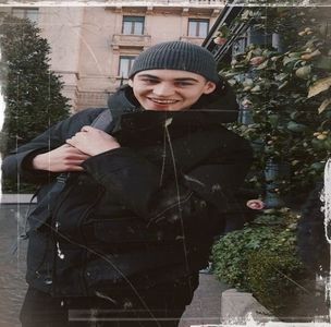 VĂ DAȚI SEAMA ORE DE LA 8 LA 8?? Noroc că am pauza aia