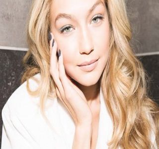 — Acestuia scuipând sânge, simte nevoia să-i atragă atenţia brunetului prin accentuarea; propriului nume: „Zayn!”, gest în urma căruia se repede în înaintea lui. Deoarece suficiente daune fuseseră produse, nu îşi dorea ca lucrurile să degenereze mai mult decât o făcuseră
