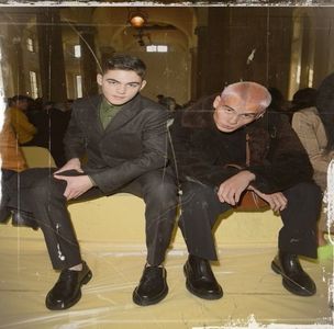 Nu neapărat elegant dar e sobru oricum genul 90s nerdy boy... dar fără ochelari. cl.; Și mi se pare ff ciudat că am aflat în noaptea asta că are ascendent în rac ptc d-aia m-a apucat și pe mn că vbeau ei pe grup și nu-mi părea rac??? Păi.......... la cursuri :) =))))) noi nu știm cum s
