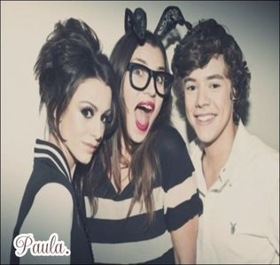 ♡.→ nu inteleg cum de te-au luat astia pe tine in film si nu pe Hazza... *serios cate poze am cu el*