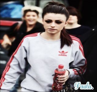 ♡.→ vezi ce bine e <333 ce inseamna lfl... frate nu mai inteleg nimic deloc in seara asta.. e de-cl; la Frapuccino !!

