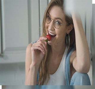 — Direcţia mini-barului. Întrucât, deşi atenţia vizuală îi era distribuită într-un alt loc şi nu asu; chipului său, cea auditivă însă îi era dedicată în totalitate iubitului său, motiv pentru care asimilează destul de rapid curiozitatea lui din final. „Ei bine..” îşi iniţiază astfel un răspuns, în tim
