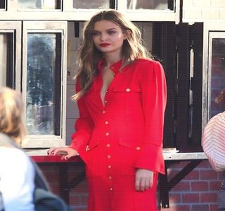 — Astfel, deoarece, după aflarea veştii respective venite din partea amicului lor comun,; nu dorea să mai fie văzută de către sărbătorit, cu atât mai puţin să socializeze cu acesta, căci cine ştie cum ar fi degenerat lucrurile şi ar fi creat o dramă nedorită chiar de ziua lui,
