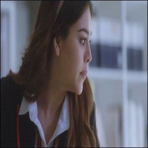 "Crede-mă, n-ai vrea." îl asigură pe Alaric. Rămâne șocată în urma propunerii Alessandrei,; însă îi zâmbește. &quot;Atât timp cât nu ne păruim.. mi-ar face plăcere.&quot; Aude ce zice Alex, apoi o bufnește râsul. &quot;Doamne cât îmi place jocul ăsta.. Giani furăciosul nostru!&quot;
