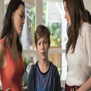 ―  Se uită la maică-sa cu o expresie gen ,,ți-am zis eu,, iar apoi înșfacă numaidecât o; brioșă de pe platoul cu multe altele și mușcă din ea, arătându-i lui Dominic semnul de ok din mână, semn că a înțeles și nu o să încalce regula.
