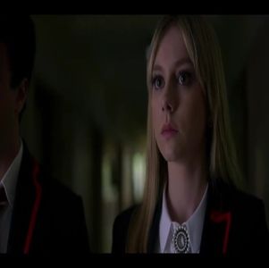 ― „de ce Zachary?” Face un pas mai aproape de fratele ei, acum fiind față în față, degetul; arătător al Evangeline lovindu-se de pipetul lui Zac. „Pentru că noi doi nu am fost copii doriți, nu am fost rodul vreunei iubiri, ci al unui viol! Nu te-ai întrebat niciodată de ce ne ura mama așa mu
