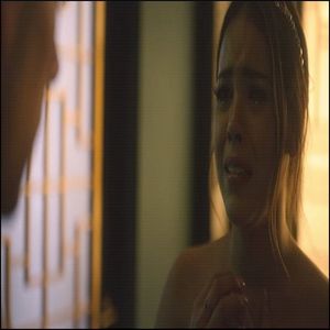 lumea mea nu e lumea mea fără ca tu să fii în ea." face o pauză de câteva momente pentru; a-și șterge lacrimile. &quot;Oricât de mulți bani am avea noi, Amelie, ești cel mai de preț lucru din viața mea și nu mi-aș permite în vecii vecilor să te pierd...&quot;
