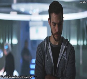 》#După ce aceasta-l sărută, rămâne pe loc și o privește cum iese din casă. Când ușa se +; închide în urma ei, Alex couldn t help it but to fall on his knees. Rămâne în genunchi și începe să dea cu pumnul în parchet și să urle cât îl țin plămânii. În acel moment a știut că...
