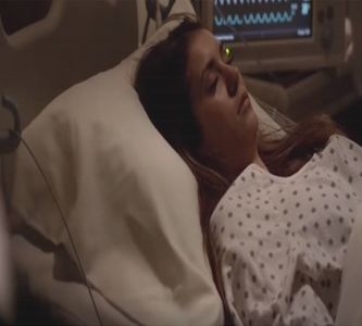 - #La un moment dat începe să-i bipăie aparatul, intrând în stop cardiac, astfel, doctorii dau +; năvală în salon, gata s-o stabilizeze cu ajutorul defibrilatorului. =)))))))))))))))
