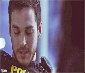 §´¨ɴ̲̃ᴏ̲̃ᴛ̲̃ʜ̲̃ɪ̲̃ɴ̲̃ɢ̲̃ ･ƨǝɿɒqmoɔ.; Își rotunjește buzele lăsând să se interpreteze că aproape l-a; surprins sarcasmul ei „Auch, răuță. Aia a fost o inflexiune? Chiar cred că te-ai întrista!” zâmbește-n colțul gurii și cu toate că se străduia să fie politicos până la capăt nu se poate abține
