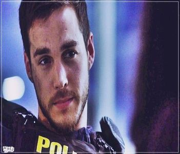 §´¨ɴ̲̃ᴏ̲̃ᴛ̲̃ʜ̲̃ɪ̲̃ɴ̲̃ɢ̲̃ ･ƨǝɿɒqmoɔ.; să nu facă o altă glumă nesărată. „Miley, Miley... ce nume; deosebit.” îi recită numele cu ochii către cer apoi când revine cu atenția asupra ei adaugă. „Aveam o șopârlă pe care o chema așa.”
