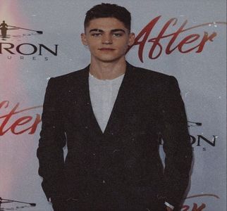 Se pare că am rămas singuri .... #se apropie de ea ,,,,