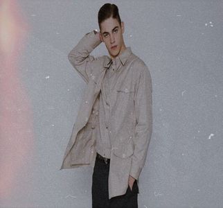 Însmn că te place crushu. Aș fi arătat mai bine eu în poză...