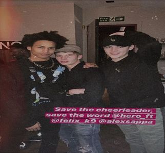 Ți-am spus că nu sunt una obișnuită. Fac ce vreau, ok ? Și în plus, ce îți pasă ție ? De când trebui; eu să dau explicații cuiva? M-am săturat de oamenii ca tine, care au impresia că știu totul și mă pot trage la răspundere. Nu vă mai credeți rasa superioară, credeam că ați învățat ceva de la Hitler
