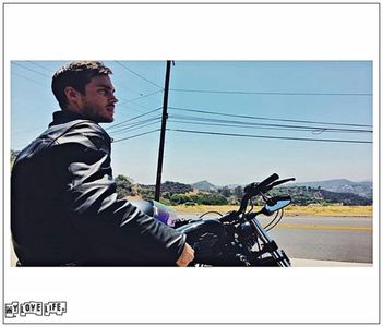 §´¨ɴ̲̃ᴏ̲̃ᴛ̲̃ʜ̲̃ɪ̲̃ɴ̲̃ɢ̲̃ ･ƨǝɿɒqmoɔ.; căutarea defecțiunii. Era un model Harley  Davidson mai; vechi și nu-l schimbase până acum pentru că se simțea într-un fel atașat, însă în ultima vreme cum o scotea, cum trebuia să și repare ceva. Probabil e cazul să-și reconsidere deciziile.
