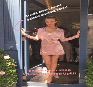 — Mult de strânsoarea realizată de către acesta la nivelul propriului braţ. „Travi..”; îi accentuează ulterior numele pe o tonalitate alintată, în momentul în care ajung amândoi în lift. Mai mult decât atât, de necesitate mai degrabă, îşi lasă greutatea corpului peste
