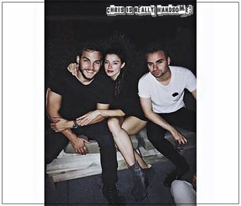 §´¨ɴ̲̃ᴏ̲̃ᴛ̲̃ʜ̲̃ɪ̲̃ɴ̲̃ɢ̲̃ ･ƨǝɿɒqmoɔ.; întinde și ia o cârpă ce se afla pe șa folosind-o ca să se; șteargă. În același timp se ridică și se poziționează-n fața ei. „Ești neprietenoasă, Lily!” Știa cum o chema. Normal că știa, dar misiunea de a o cicălii încă nu-și atinse limita.
