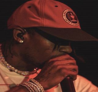 — Apelativul pe care aceasta îl utilizează în respectiva adresare îi cauzează rotirea inevitabilă; a ochilor, perioadă de timp în care apasă pe clanţa uşii pentru a produce deschiderea acesteia. Deşi în mod cert intenţiona să preia o direcţie fixă, cea a propriului dormitor, în urma
