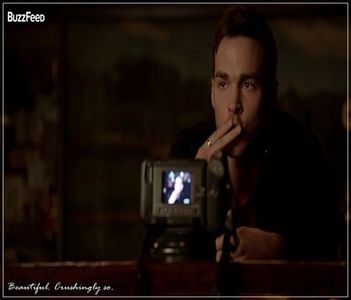 §´¨ɴ̲̃ᴏ̲̃ᴛ̲̃ʜ̲̃ɪ̲̃ɴ̲̃ɢ̲̃ ･ƨǝɿɒqmoɔ.; „Oh, Miley și-a amintit de Christopher, iar Christopher și-a; amintit de Miley.” râde și se balansează de pe un picior pe altul în momentul în care îl împinge apoi subtil, fără ca ea să observe adună de pe cârpă din vaselina de apucase s-o șteargă
