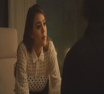 sufletul că într-o zi o să rezolve lucrurile între ei, însă un lucru pe care nu putea să-l facă; era să îl iubească mai mult decât ca pe un prieten. Până la urmă, iubirea nu este ceva impus, adică ce îi impuneau practic părinții ei să facă. Iubirea pur și simplu este, sau nu este,

