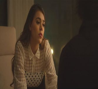 de el și că merita de o mie de ori mai mult decât ceea ce îi putea ea oferi. Voia să se elibereze; de tot ce înseamnă a &quot;te preface&quot;, lucru pe care l-a făcut toată viața, de aia multă lume o consideră pe Selene o persoană fără inimă, incapabilă să empatizeze cu restul, lucru care
