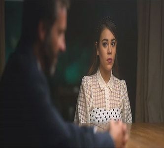 era total neadevărat. Selene, sub duzina de învelișuri care îi acopereau adevărata persoană,; era o fată chiar sensibilă, care tot ce își dorea era să aibă ocazia să facă fix ce simte, să nu mai facă ce vor alții. Nu putea să nu se gândească la Alaric, care într-o perioadă atât
