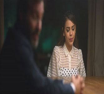 gând să meargă și prin foc pentru ei. Ajungând la ultima pagină, închide albumul cu zâmbetul; pe buze, chiar dacă plânsese în tot timpul ăsta. Stinge țigara în scrumieră, ștergându-și apoi lacrimile, cerul înstelat captându-i apoi atenția.
