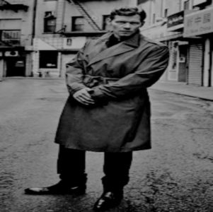 ―  era o fire rece, Nadia însemna totul pentru el și mereu simțise nevoia să își protejeze; sora mai mică, ceea ce nu lăsa loc de mirare atunci când acesta pătrunde în casă fără să bată și merge direct către bucătărie atunci când o vede pe aceasta. „Heei, cum te simți?” O îmbrățișează.
