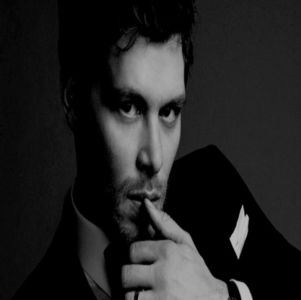 ―  În momentul în care Alaric se afla cu spatele la Selene acesta alege să își dea ochii; peste cap pentru a nu observa ea acest lucru. Odată ce cioburile sunt strânse, Alaric le aruncă la coșul de gunoi și urmează indicațiile acesteia pentru a lua trusa de prim ajutor pe care
