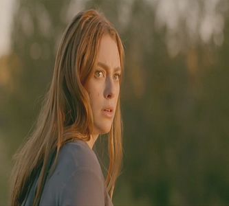 Se face toată roșie când aude ce spune Giovanni. Se simțea ca atunci când avea 7 ani și; îl vedea pe crush-ul ei de atunci în fiecare zi la școală. &quot;Îmi place și shaorma!&quot; A avut grijă să spună acel &#039;și&#039;, confirmându-i subtil spusele.
