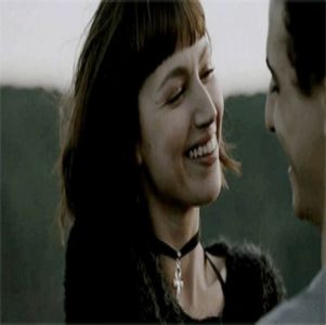 ―  Se uită la el, încă bând din borcan până termină toată zeama de la murături, iar apoi; râgâie fără să își ducă mâna la gură. =)))))))))) „Oh și nunta când o au programată?”
