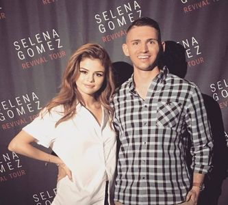— Știa că Oliver în sinea lui era extrem de nervos în aceste momente, se uită după el; până ce părăsește platoul de filmare, iar apoi se duce țintă către William. „T-tu! Tu om hain fără pic de inimă! De ce ai făcut una ca asta?!” Îl împunge cu degetul în piept de mai multe ori.

