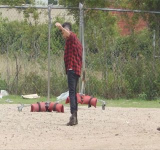 — „Îmi pasă de asta pentru că te,” automat ideea îi rămâne în aer, necompletată desigur,; moment în care buzele i se lipesc iar pe cea inferioară şi-o trage spre interiorul gurii, în gol aruncându-şi privirea asupra uşii prin deschiderea căreia Josephine îşi făcuse ieşirea. Conştientizând
