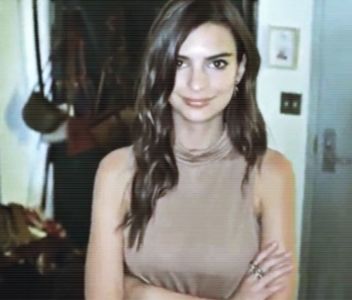 ◦◌̤̈́·　̾‹ℛam̈èn̈e⁕̷ɐʇ⑂ǝsᵎɐɹɟ› ;. Înăbușe un pufnet distrat când încasează ghiontul, proptindu-și; ceașca de ceai în dreptul buzelor; ia ultima înghițitură, renunțând apoi la obiectul rămas fără conținut. Înainte ca băiatul să plece, rostește: “Cred că-mi ești dator cu ceva dacă țin bine minte.”
