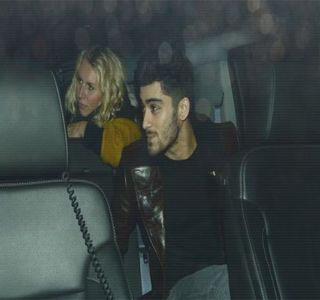 — Privindu-i insistent albastrul din privire, până ce, bufnește fără ezitare într-un râset; manevrat pe o tonalitate joasă, acesta urmându-i la scurt timp aplecarea sa, doar pentru a reuși să-i ofere blondei un sărut fugitiv peste buzele încă moi și rozalii. „Merg până la baie. Oricum,
