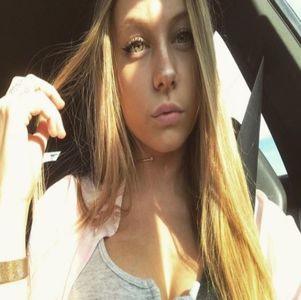 ― Face ochii mari atunci când îl aude pe Jordan și izbucnește în râs. „Nu crezi că ar; trebui să ne stabilim toți la casele noastre atunci când asta se va întâmpla? Nu de alta, dar altfel putem să închiriem un spațiu comercial și deschidem grădiniță direct.” =)))))))
