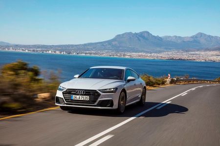 2018-2020-audi-a7-sportback-front-view-driving-carbuzz-448593-1600