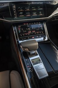 2019-2020-audi-a8-gear-shifter-carbuzz-683003-1600
