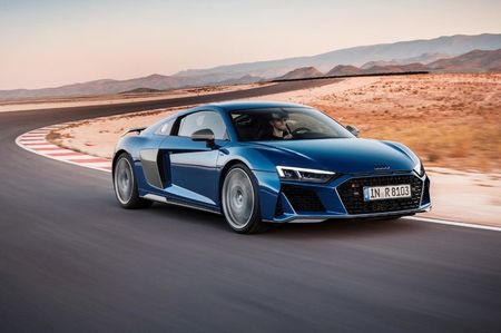 2020-audi-r8-coupe-front-view-driving-carbuzz-497931-1600