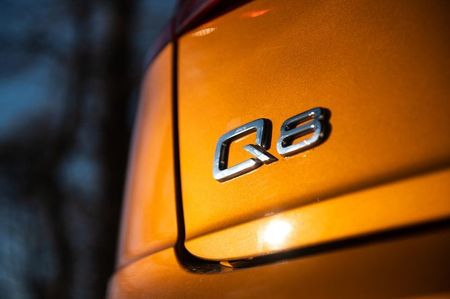 2019-2020-audi-q8-logo-carbuzz-682129-1600